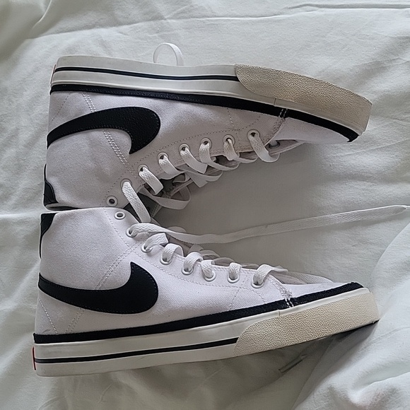 Nike high tops EUC - Picture 5 of 7